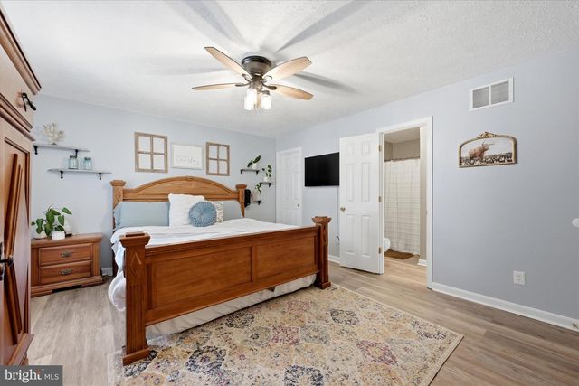 200 STAYMAN DR, Clear Brook, VA 22624
