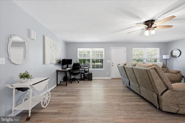 200 STAYMAN DR, Clear Brook, VA 22624
