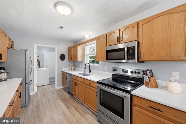200 STAYMAN DR, Clear Brook, VA 22624