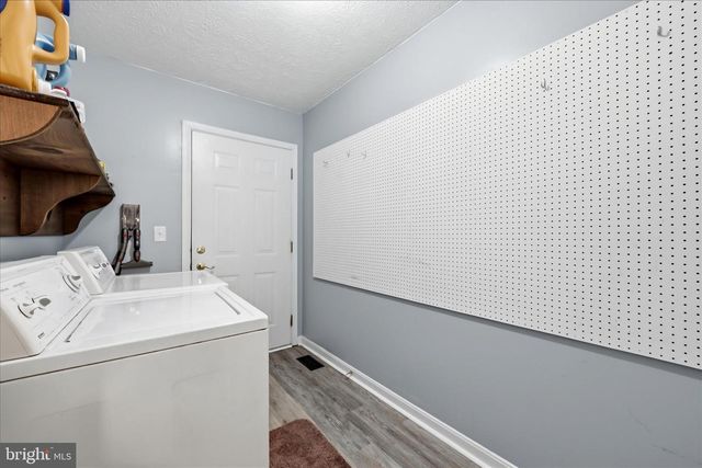 200 STAYMAN DR, Clear Brook, VA 22624