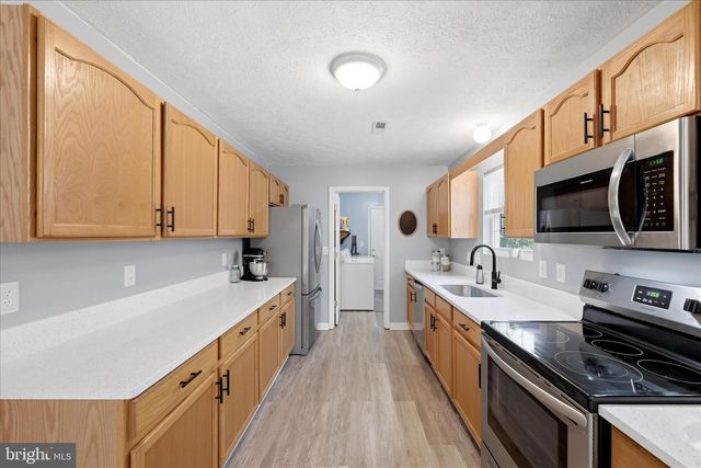 200 STAYMAN DR, Clear Brook, VA 22624