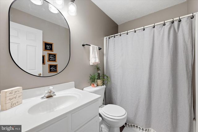 200 STAYMAN DR, Clear Brook, VA 22624