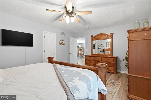 200 STAYMAN DR, Clear Brook, VA 22624