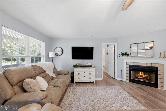 200 STAYMAN DR, Clear Brook, VA 22624