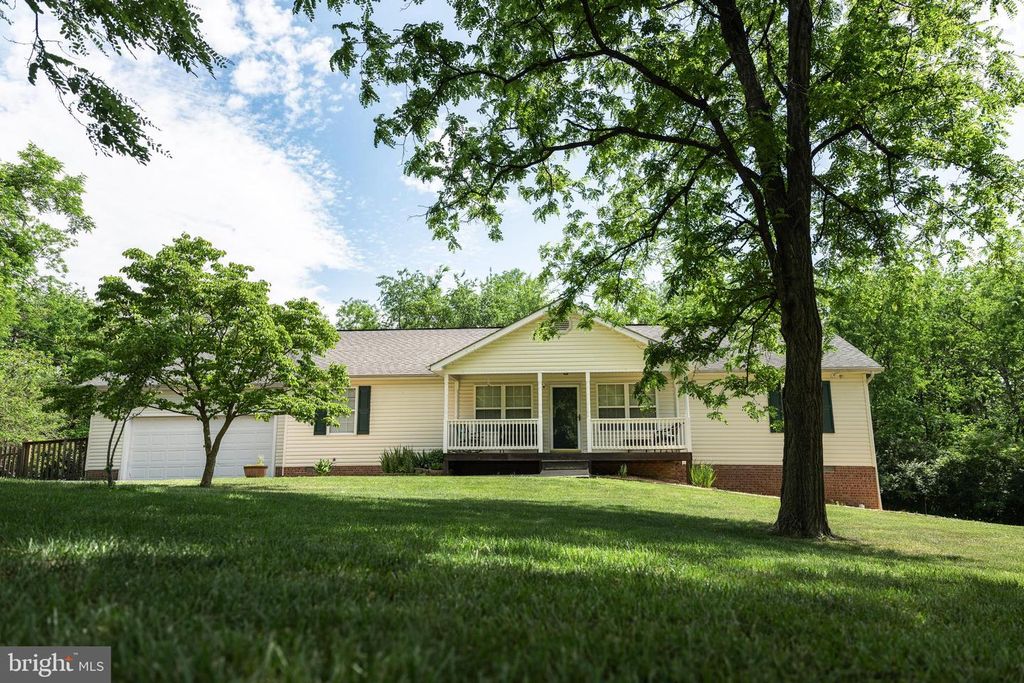 200 STAYMAN DR, Clear Brook, VA 22624