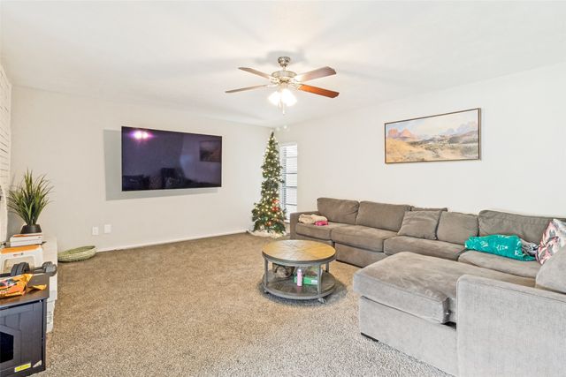 10826 Wallbrook Drive, Dallas, TX 75238