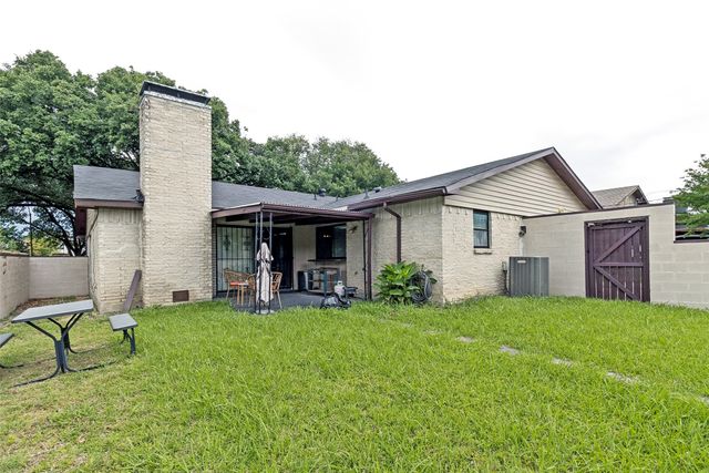 10826 Wallbrook Drive, Dallas, TX 75238