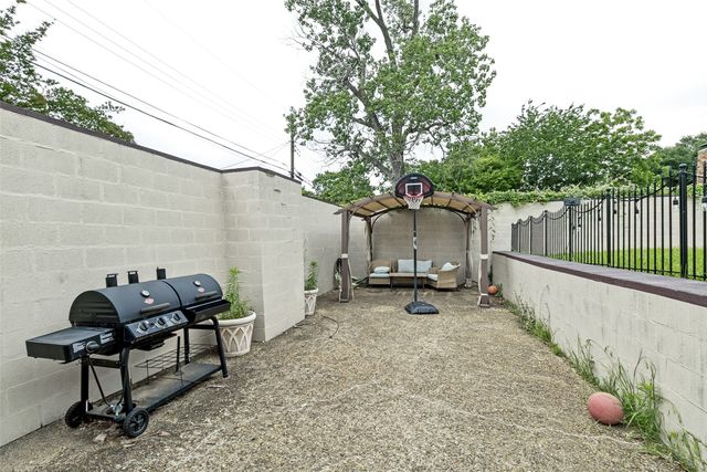 10826 Wallbrook Drive, Dallas, TX 75238