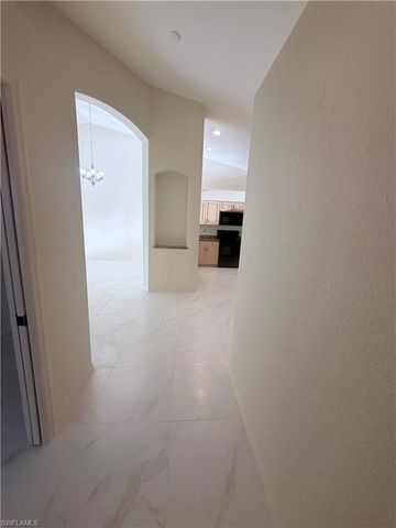 8220 Ibis Cove CIR B216, Naples, FL 34119