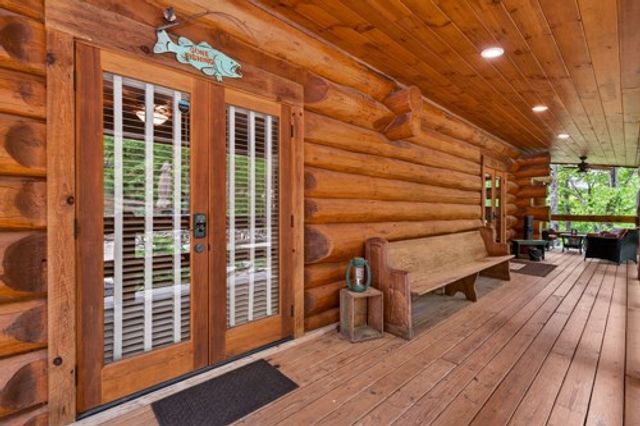 28 Fish Camp Way, Mineral Bluff, GA 30559