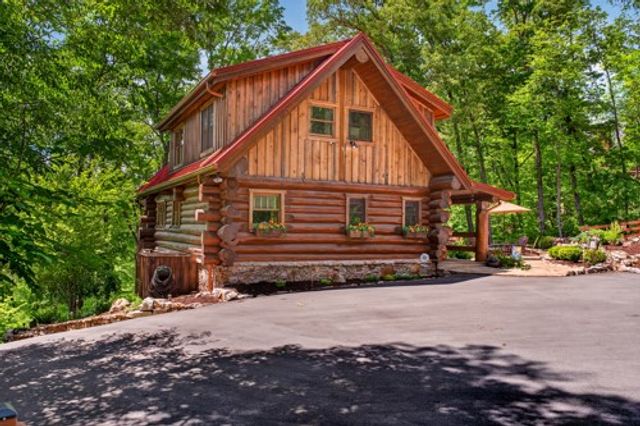 28 Fish Camp Way, Mineral Bluff, GA 30559