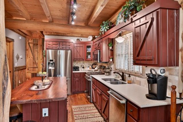 28 Fish Camp Way, Mineral Bluff, GA 30559