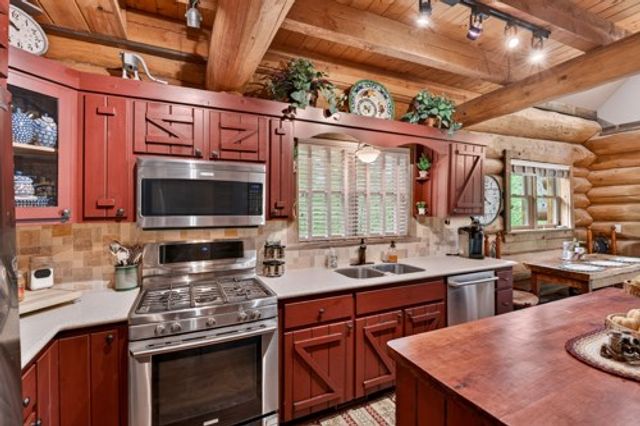 28 Fish Camp Way, Mineral Bluff, GA 30559