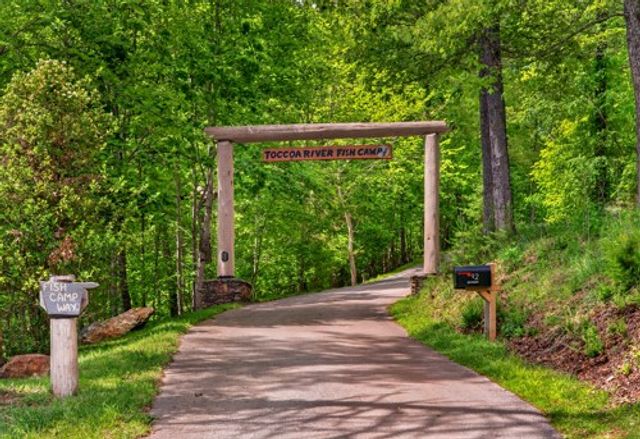 28 Fish Camp Way, Mineral Bluff, GA 30559