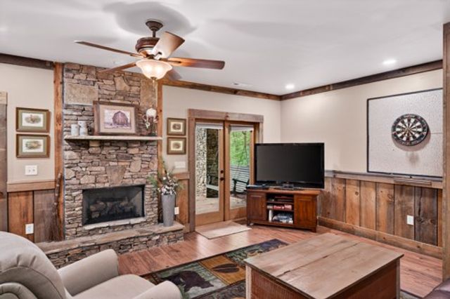 28 Fish Camp Way, Mineral Bluff, GA 30559