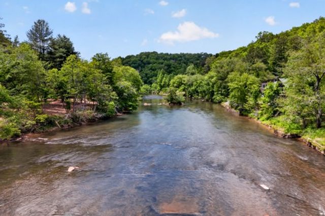 28 Fish Camp Way, Mineral Bluff, GA 30559