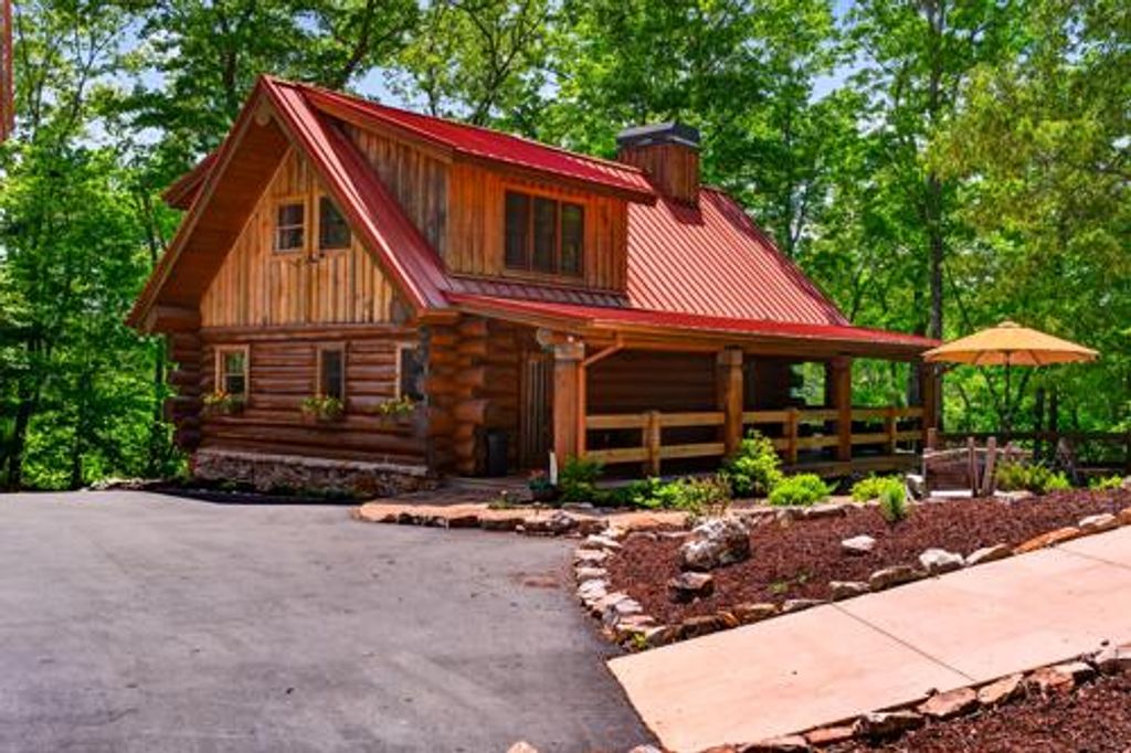 28 Fish Camp Way, Mineral Bluff, GA 30559