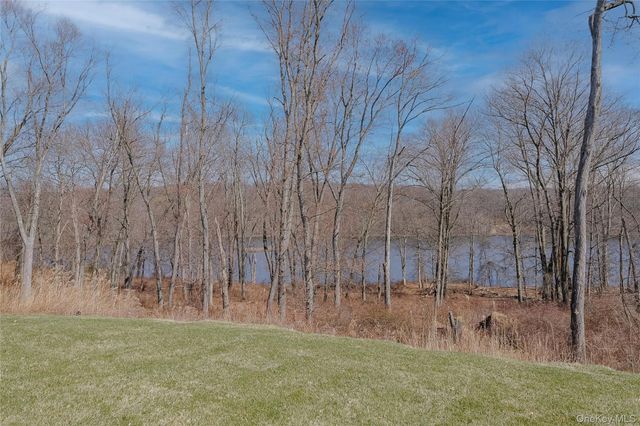 23 Swan Hollow, New Windsor, NY 12553