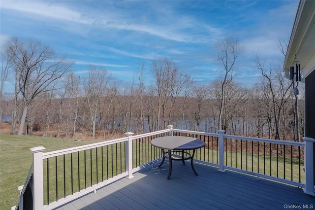 23 Swan Hollow, New Windsor, NY 12553