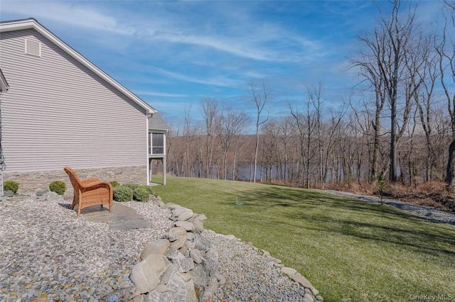 23 Swan Hollow, New Windsor, NY 12553