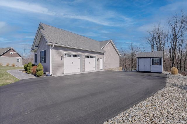 23 Swan Hollow, New Windsor, NY 12553