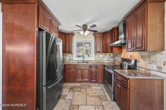 58 Knox Lane, Manalapan, NJ 07726