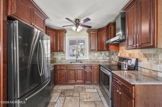 58 Knox Lane, Manalapan, NJ 07726