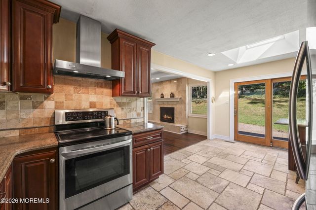 58 Knox Lane, Manalapan, NJ 07726