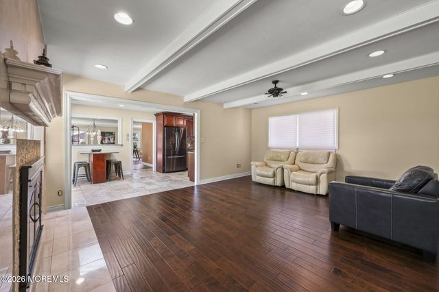 58 Knox Lane, Manalapan, NJ 07726