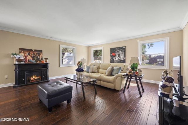 58 Knox Lane, Manalapan, NJ 07726