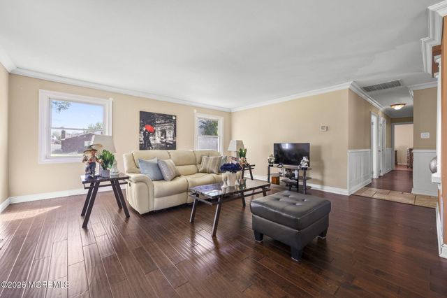 58 Knox Lane, Manalapan, NJ 07726