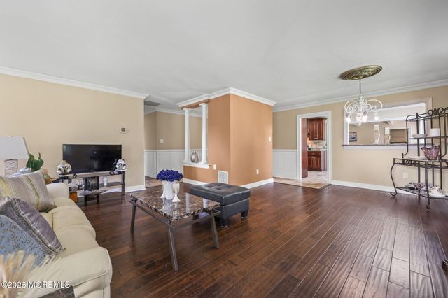 58 Knox Lane, Manalapan, NJ 07726