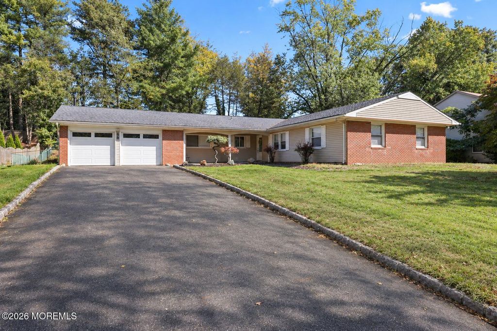 58 Knox Lane, Manalapan, NJ 07726