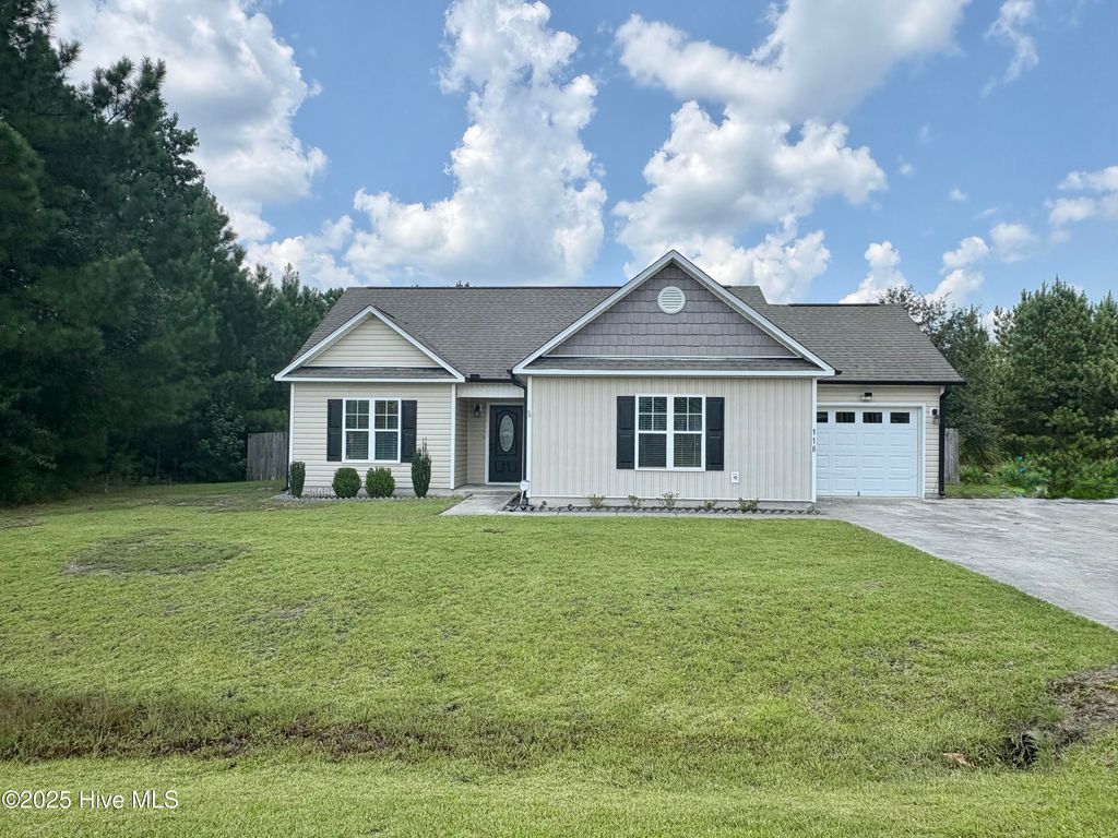 118 Blueberry Fields Road, Maple Hill, NC 28454