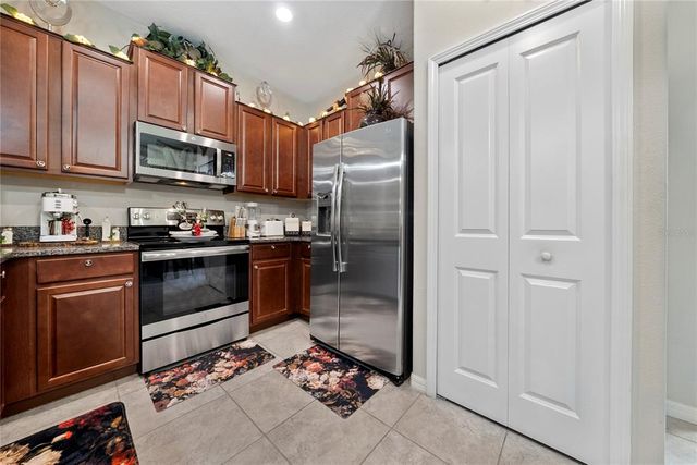 9736 PEMBROOKE PINES DRIVE, Sun City Center, FL 33573