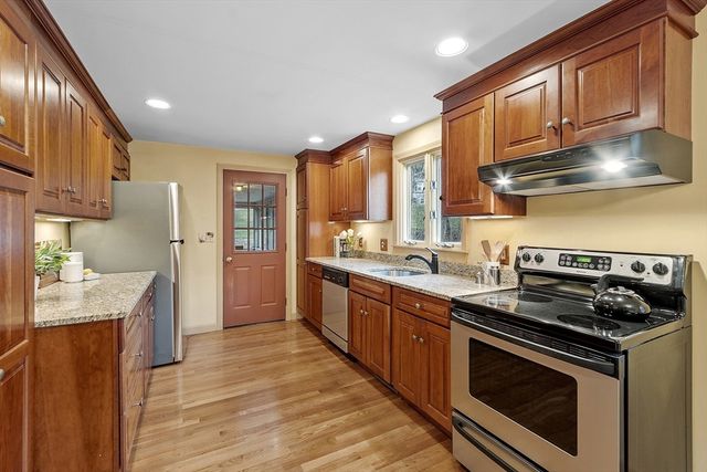 4 Crown Road, Westford, MA 01886