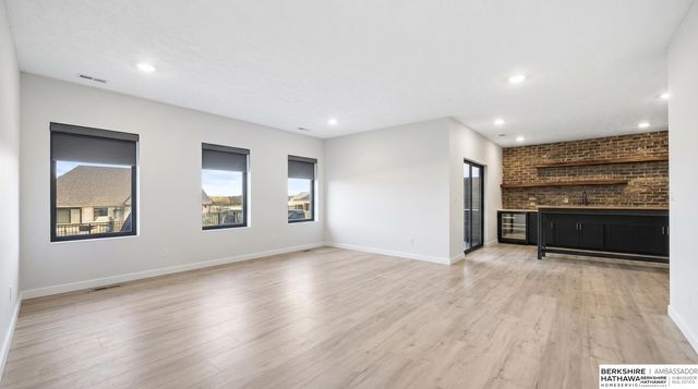 19002 Acorn Drive, Gretna, NE 68028