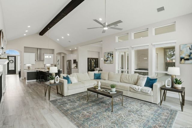 169 Storm Way, Castroville, TX 78009