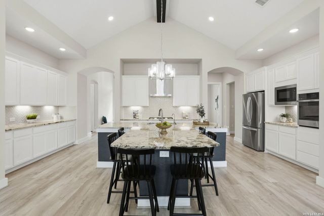 169 Storm Way, Castroville, TX 78009