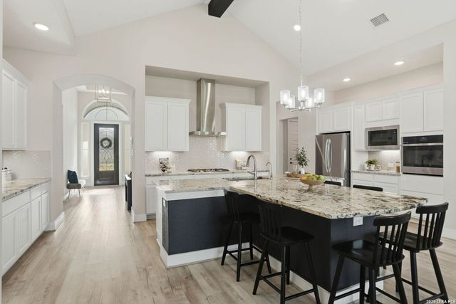 169 Storm Way, Castroville, TX 78009