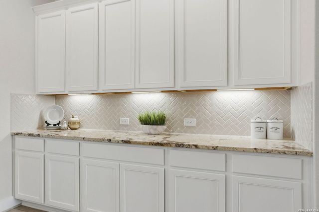 169 Storm Way, Castroville, TX 78009