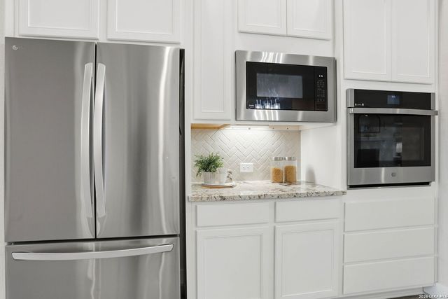 169 Storm Way, Castroville, TX 78009