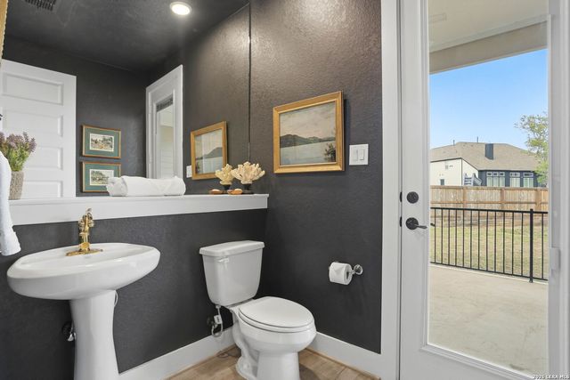 169 Storm Way, Castroville, TX 78009