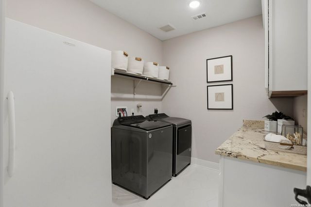 169 Storm Way, Castroville, TX 78009