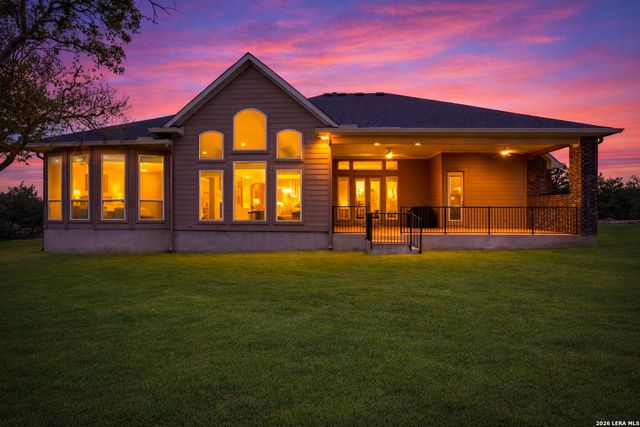 169 Storm Way, Castroville, TX 78009