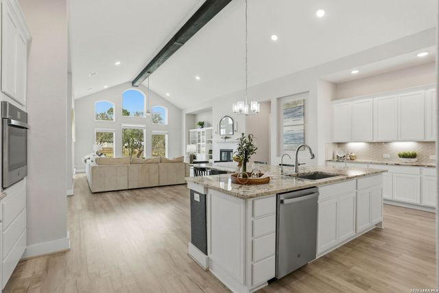 169 Storm Way, Castroville, TX 78009