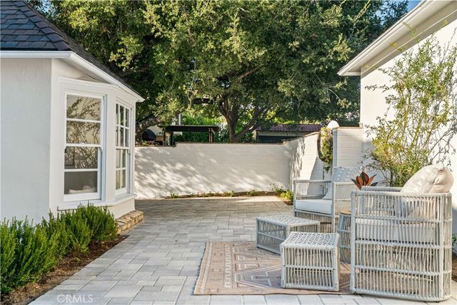 1152 N Cedar Street, Glendale, CA 91207