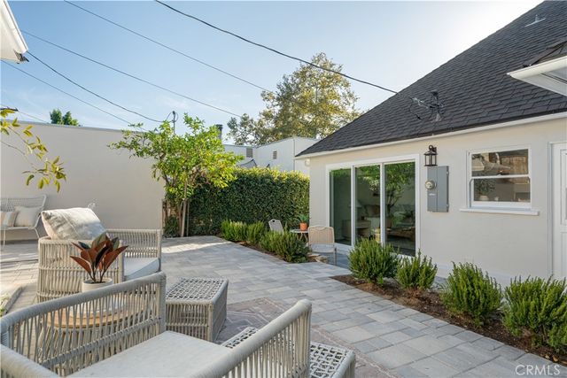 1152 N Cedar Street, Glendale, CA 91207
