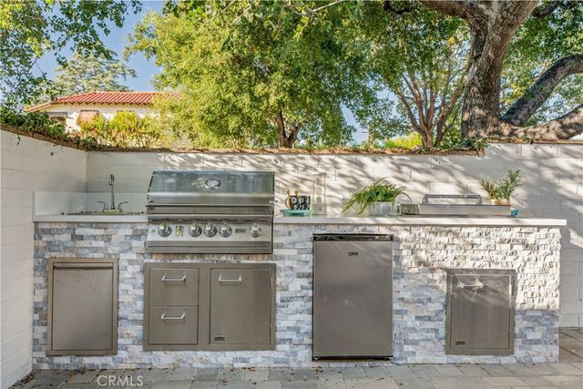 1152 N Cedar Street, Glendale, CA 91207