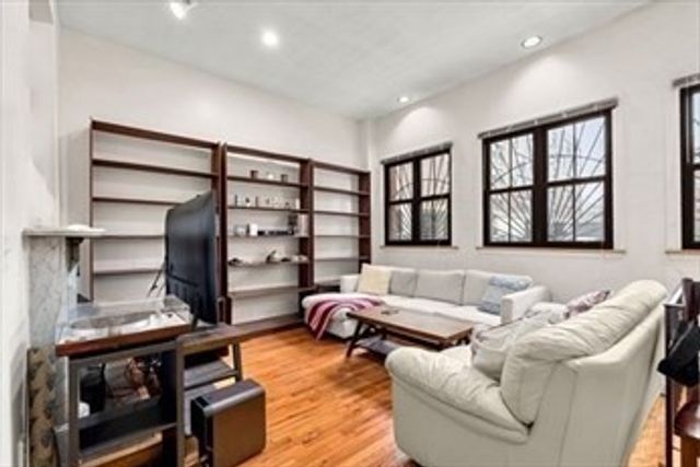 113 W Dedham St 113, Boston, MA 02118